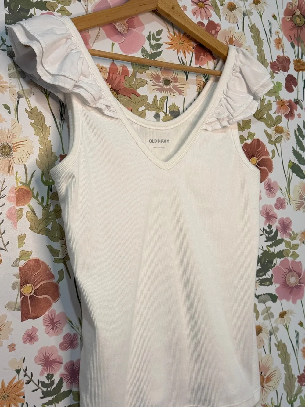 Old Navy White Ruffle-Shoulder Tank Top - Picture 4 of 15